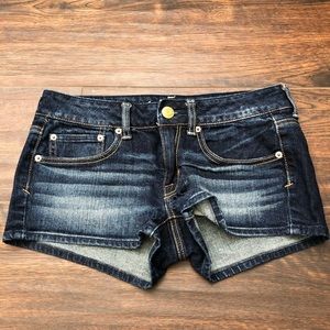 Dark wash AE denim shorts size 6